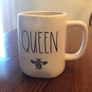 “Queen Bee” Rae Dunn Mug